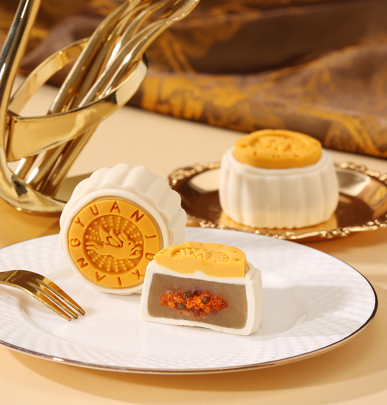 爆珠鱼子酱纯白莲蓉月饼