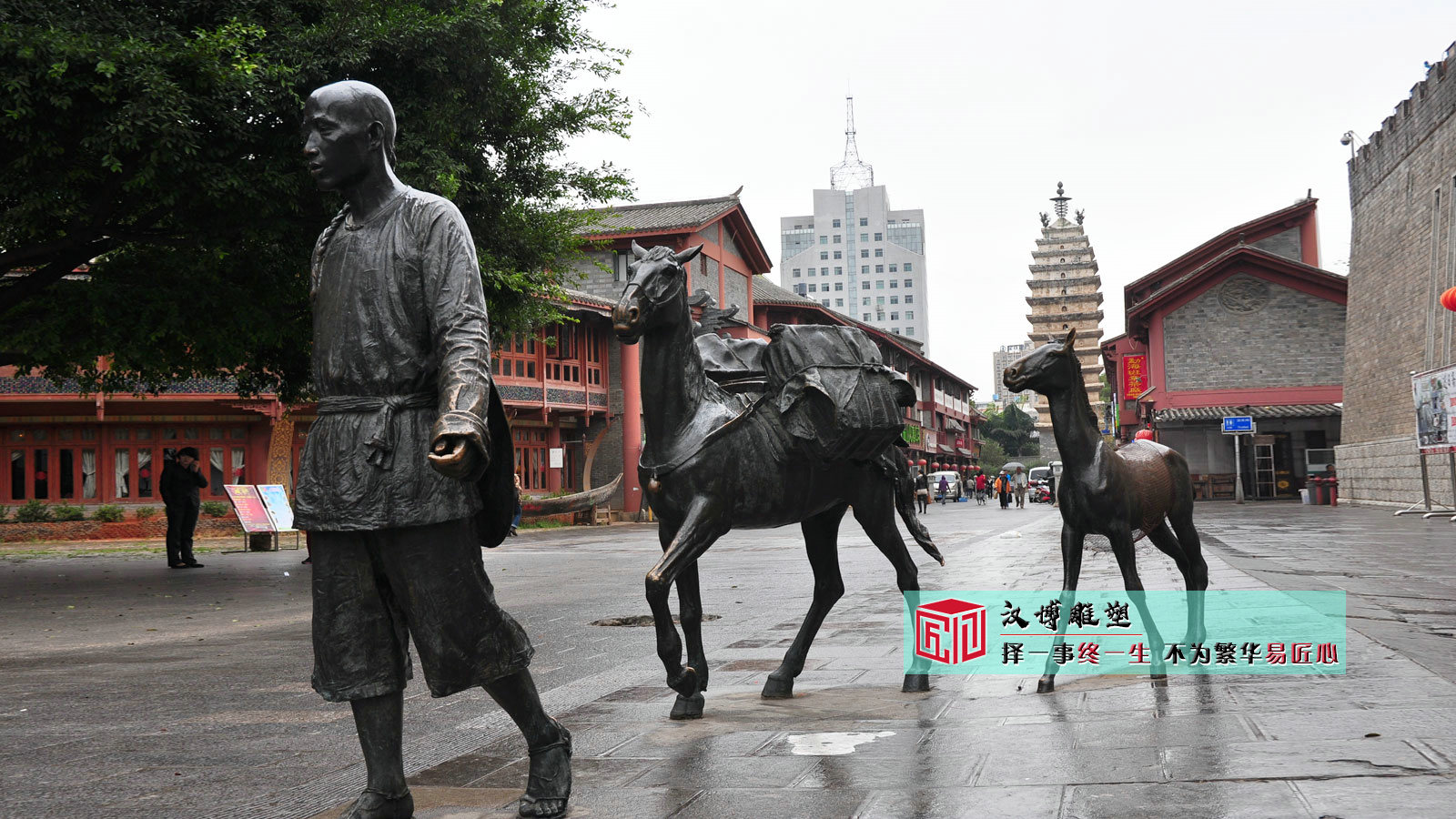古街里的铸铜雕塑：艺术与历史的交融（图ZMTQ4OTU0MzI=） - 教程 - 站酷设计师汉博雕塑源头加工原创素材 - 站酷ZCOOL