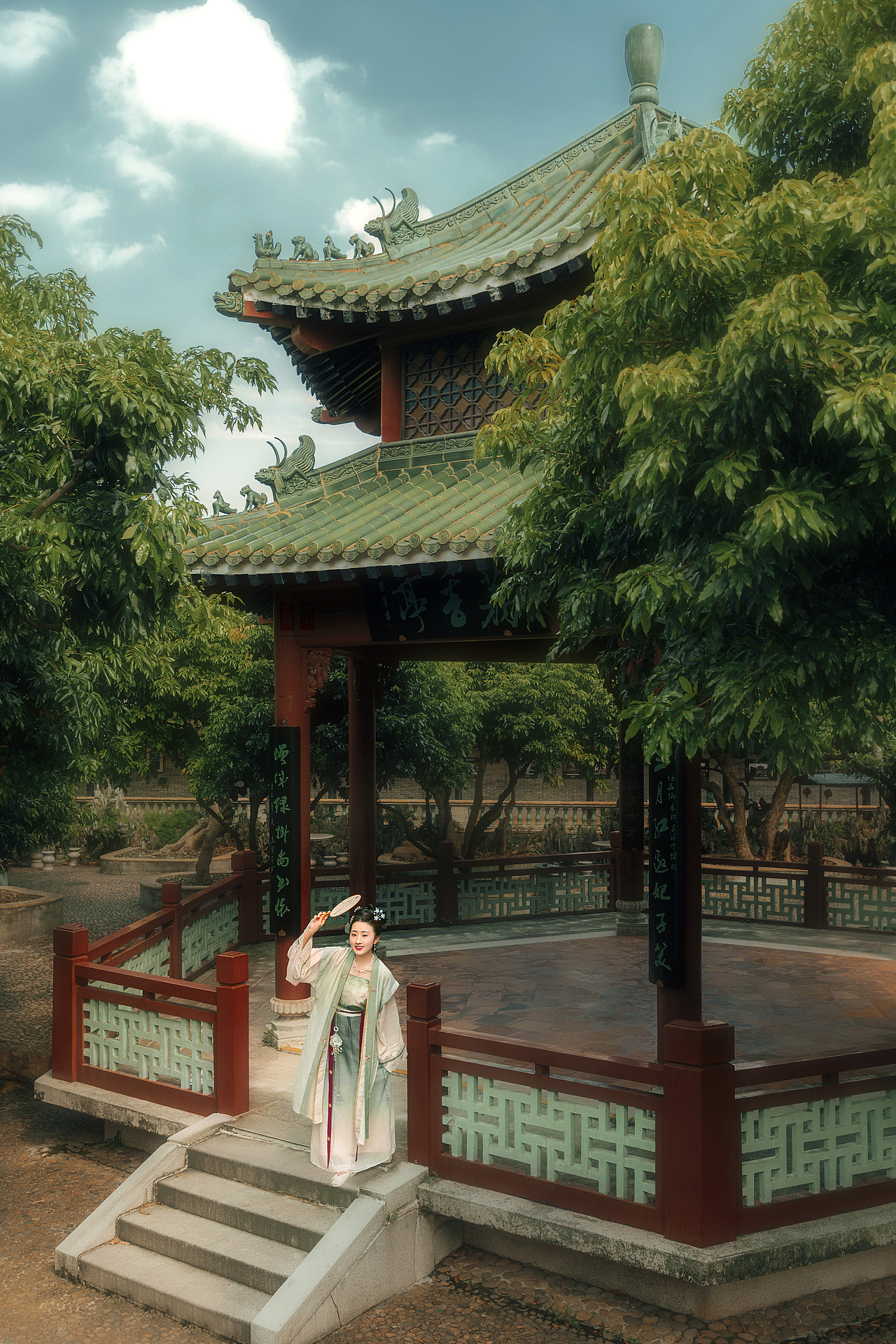 青山远黛,近水含烟。