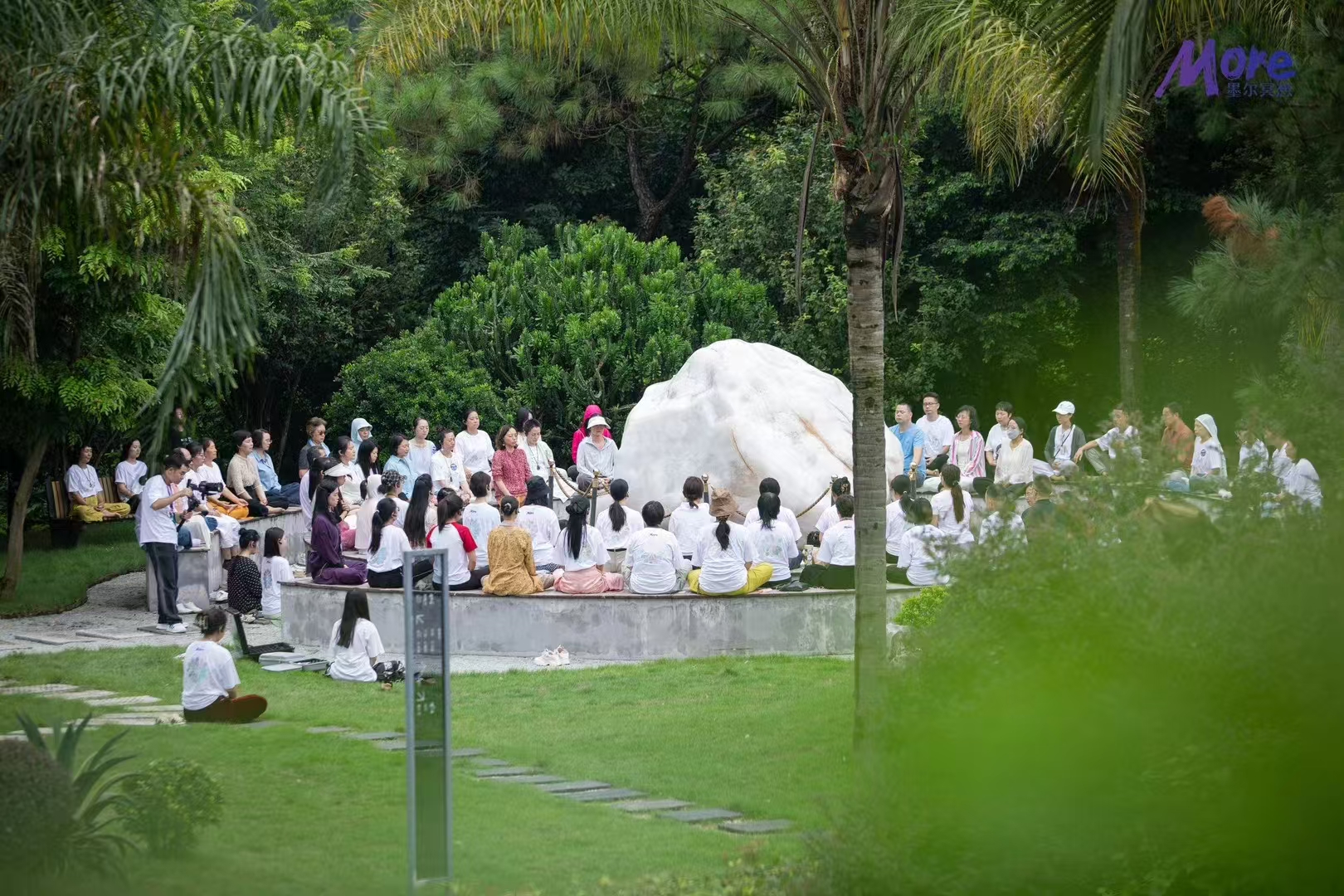 关于禅修，关于疗愈，以及泰康医养，无线讲解器有自己的存在感