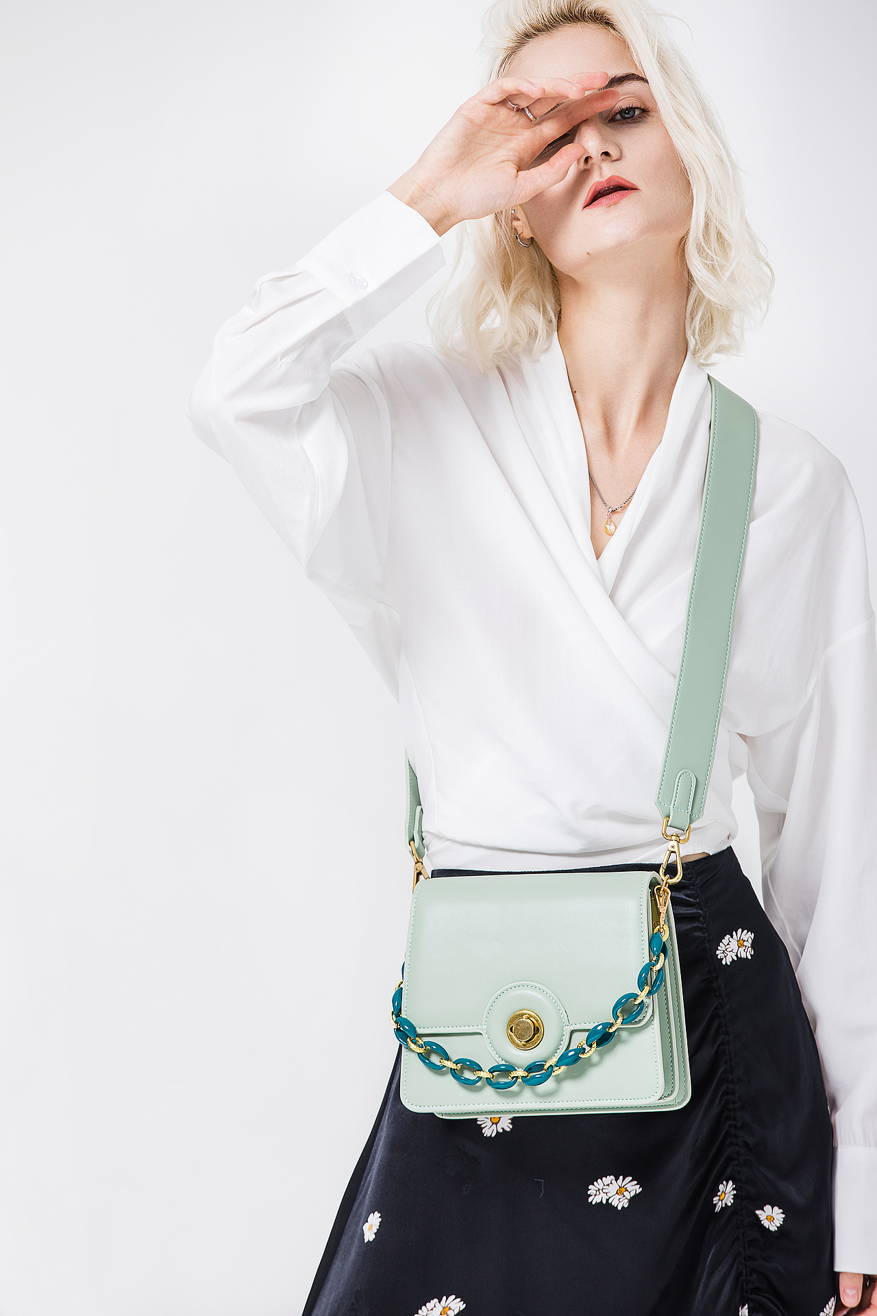 电商拍摄 | 时尚女包（图ZMzc2NDgyNDY0） - 人像摄影 - 站酷设计师八戒pigzhu原创素材 - 站酷ZCOOL