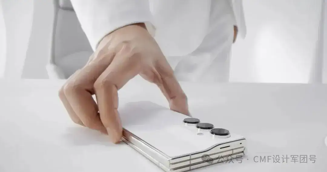 传音TECNO推出全新三折概念手机,设计欣赏