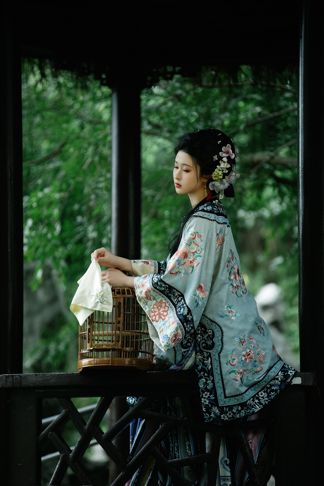 “怎么转身又是一阵心痛...”（图ZMzc2Njc5NzQw） - 人像摄影 - 站酷设计师路尘谨制原创素材 - 站酷ZCOOL