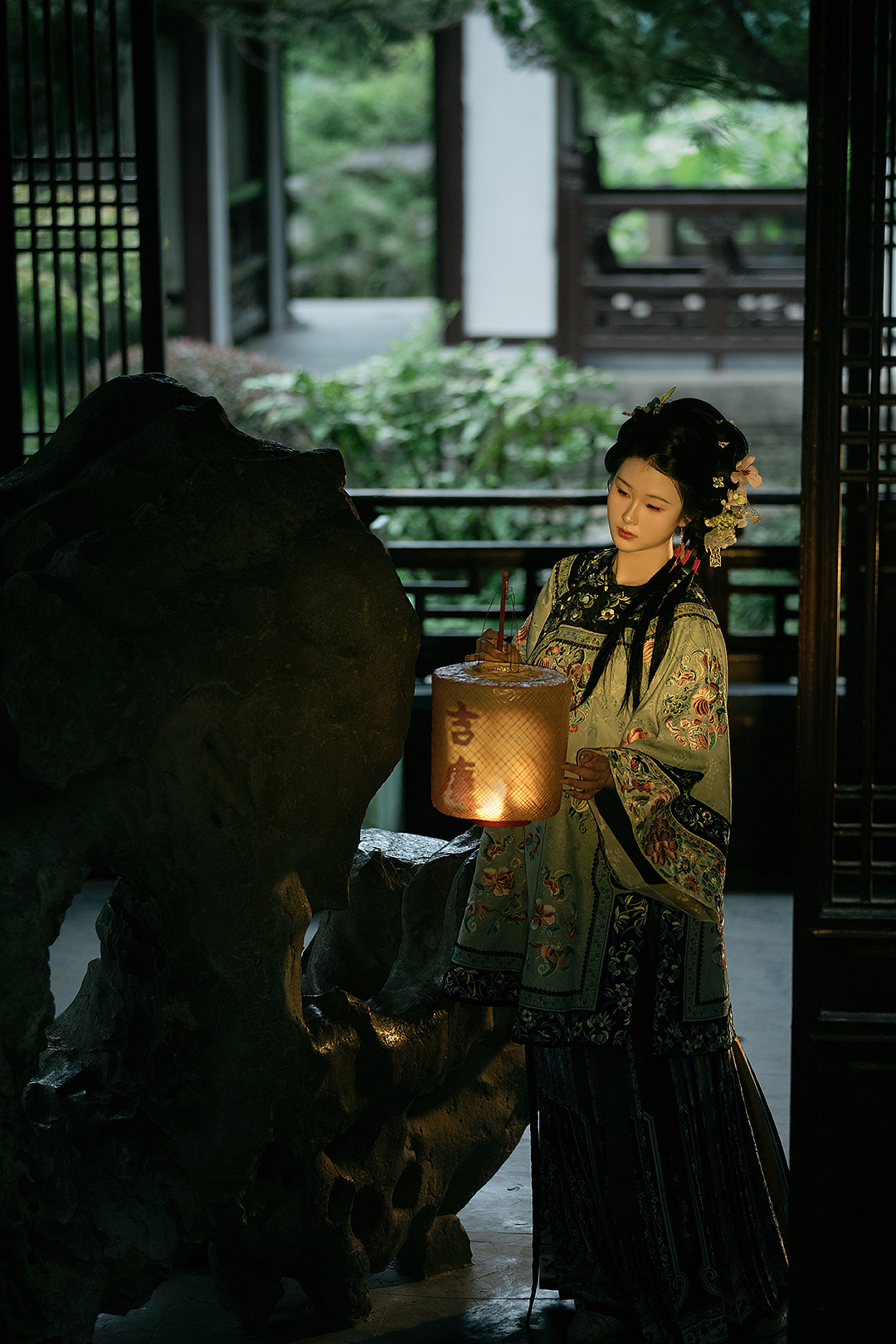 “怎么转身又是一阵心痛...”（图ZMzc2Njc5ODAw） - 人像摄影 - 站酷设计师路尘谨制原创素材 - 站酷ZCOOL