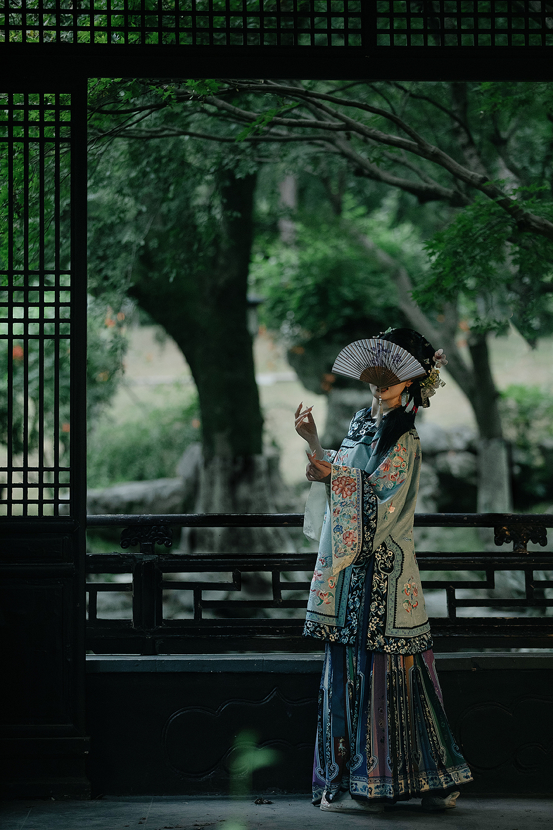 “怎么转身又是一阵心痛...”（图ZMzc2Njc5ODU2） - 人像摄影 - 站酷设计师路尘谨制原创素材 - 站酷ZCOOL