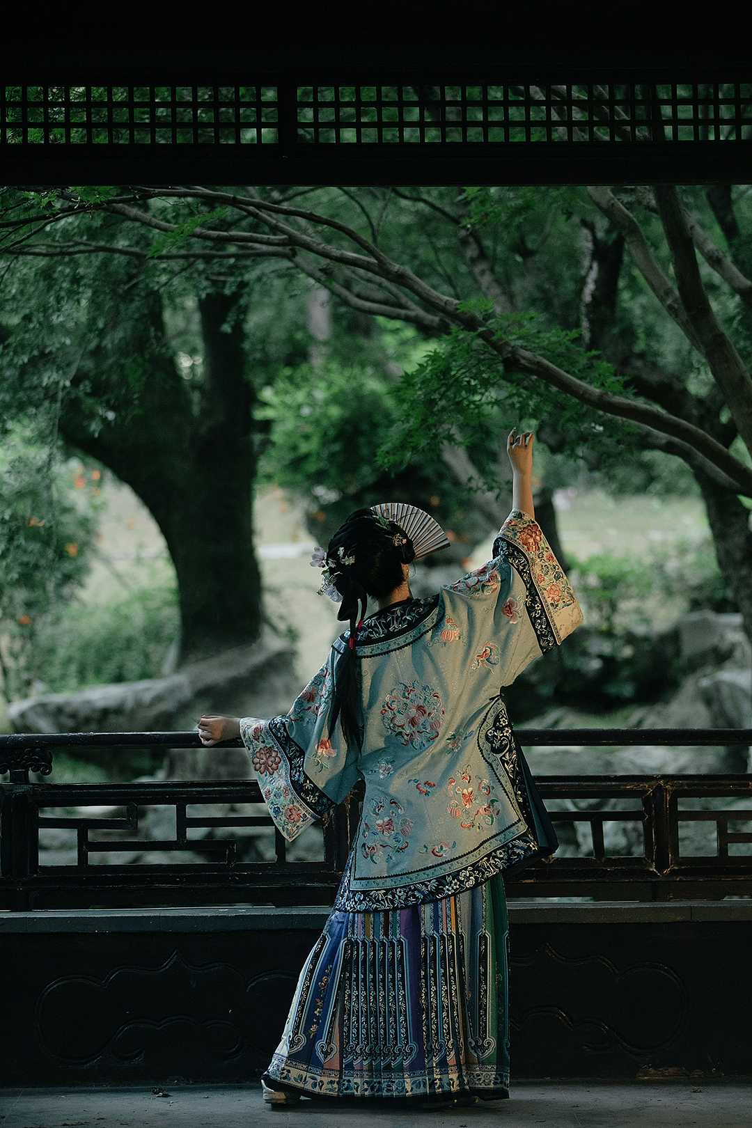 “怎么转身又是一阵心痛...”（图ZMzc2Njc5OTA4） - 人像摄影 - 站酷设计师路尘谨制原创素材 - 站酷ZCOOL