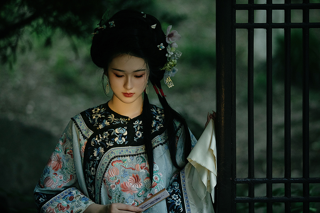 “怎么转身又是一阵心痛...”（图ZMzc2Njc5OTEy） - 人像摄影 - 站酷设计师路尘谨制原创素材 - 站酷ZCOOL