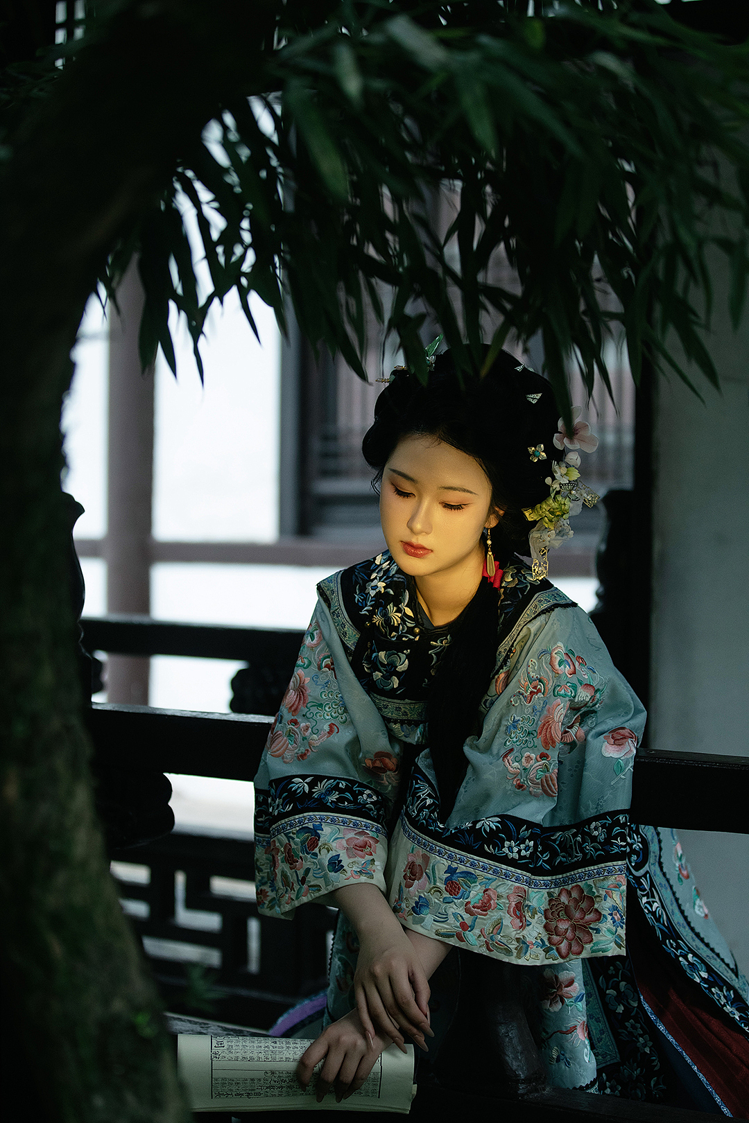 “怎么转身又是一阵心痛...”（图ZMzc2Njc5OTE2） - 人像摄影 - 站酷设计师路尘谨制原创素材 - 站酷ZCOOL