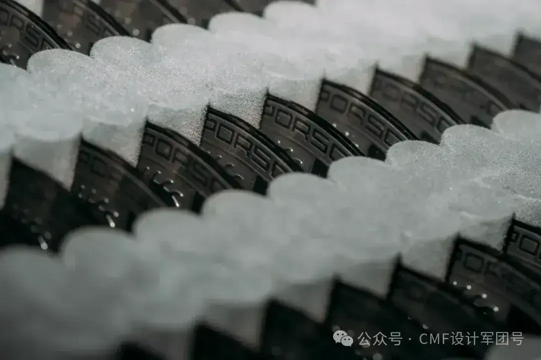 Pantone联合保时捷，权威报告中推出其独家色彩Turbonite（图ZMTQ5MDIxMTI=） - 资讯 - 站酷设计师CMF设计军团原创素材 - 站酷ZCOOL