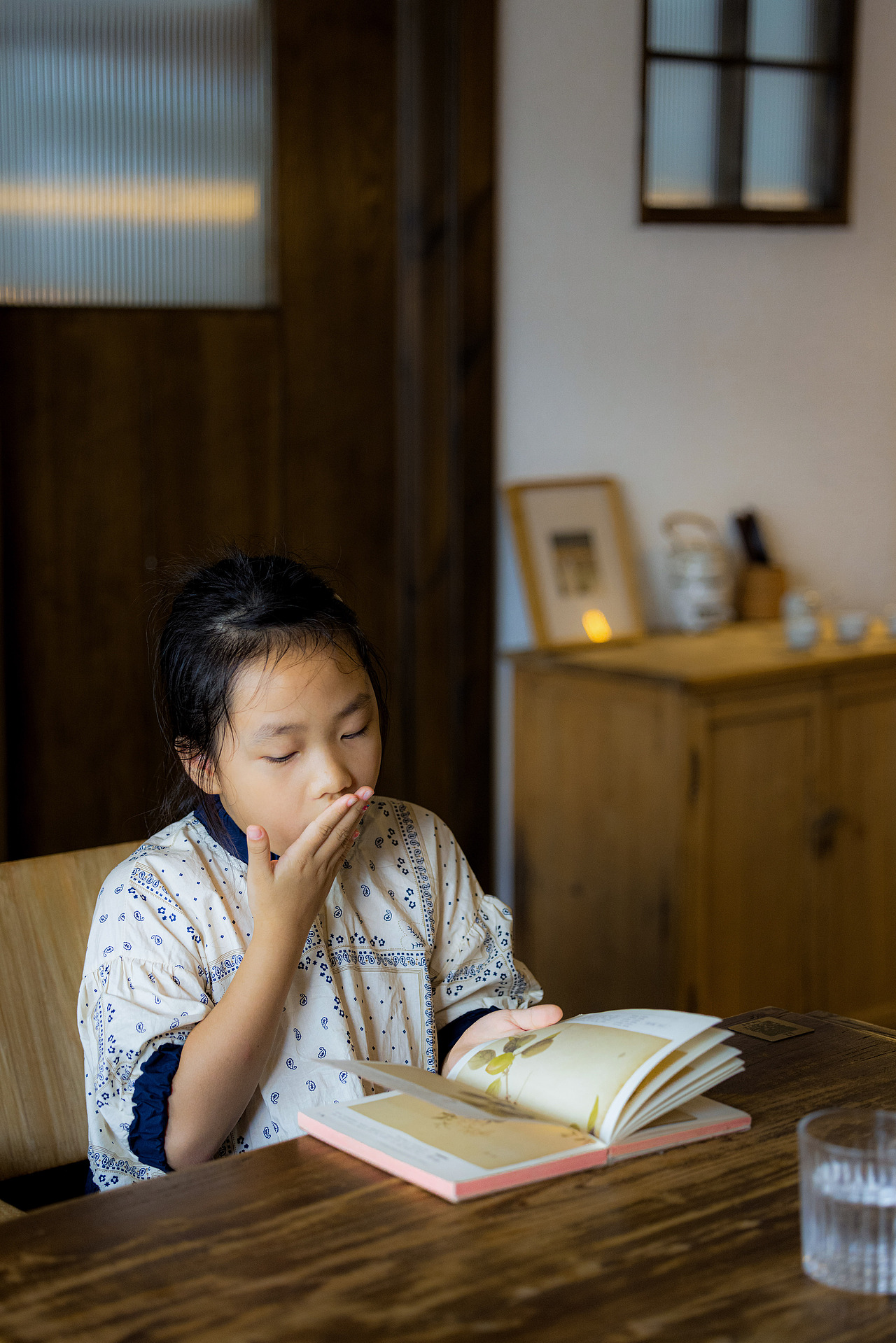 又吃炸鸡咯（图ZMzc2ODI0NDA0） - 人像摄影 - 站酷设计师九堡刘德华原创素材 - 站酷ZCOOL