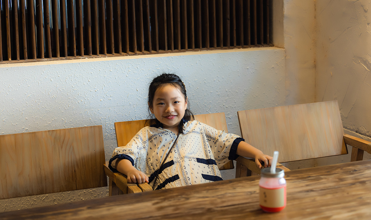 又吃炸鸡咯（图ZMzc2ODI0NDE2） - 人像摄影 - 站酷设计师九堡刘德华原创素材 - 站酷ZCOOL