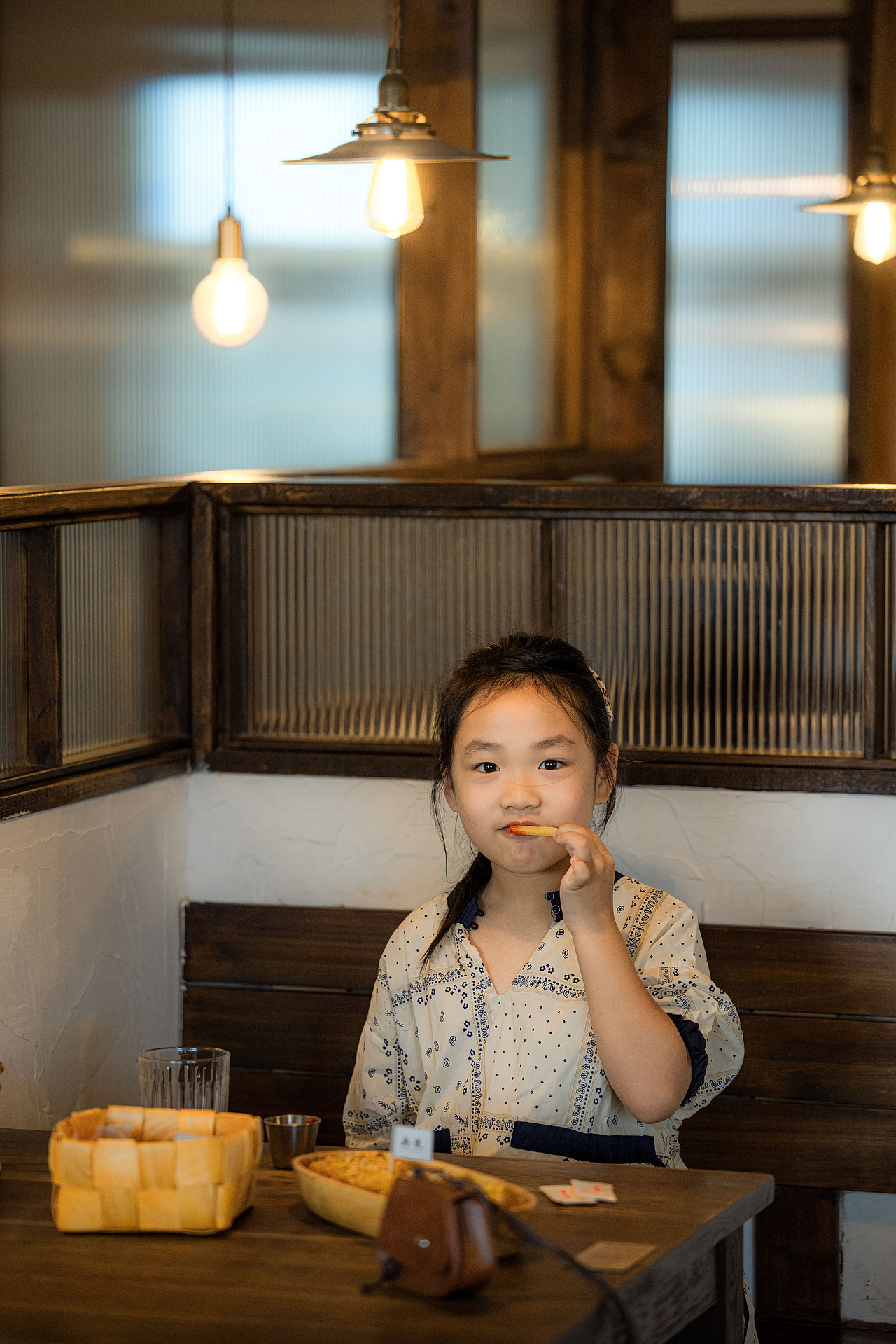 又吃炸鸡咯（图ZMzc2ODI0NDM2） - 人像摄影 - 站酷设计师九堡刘德华原创素材 - 站酷ZCOOL