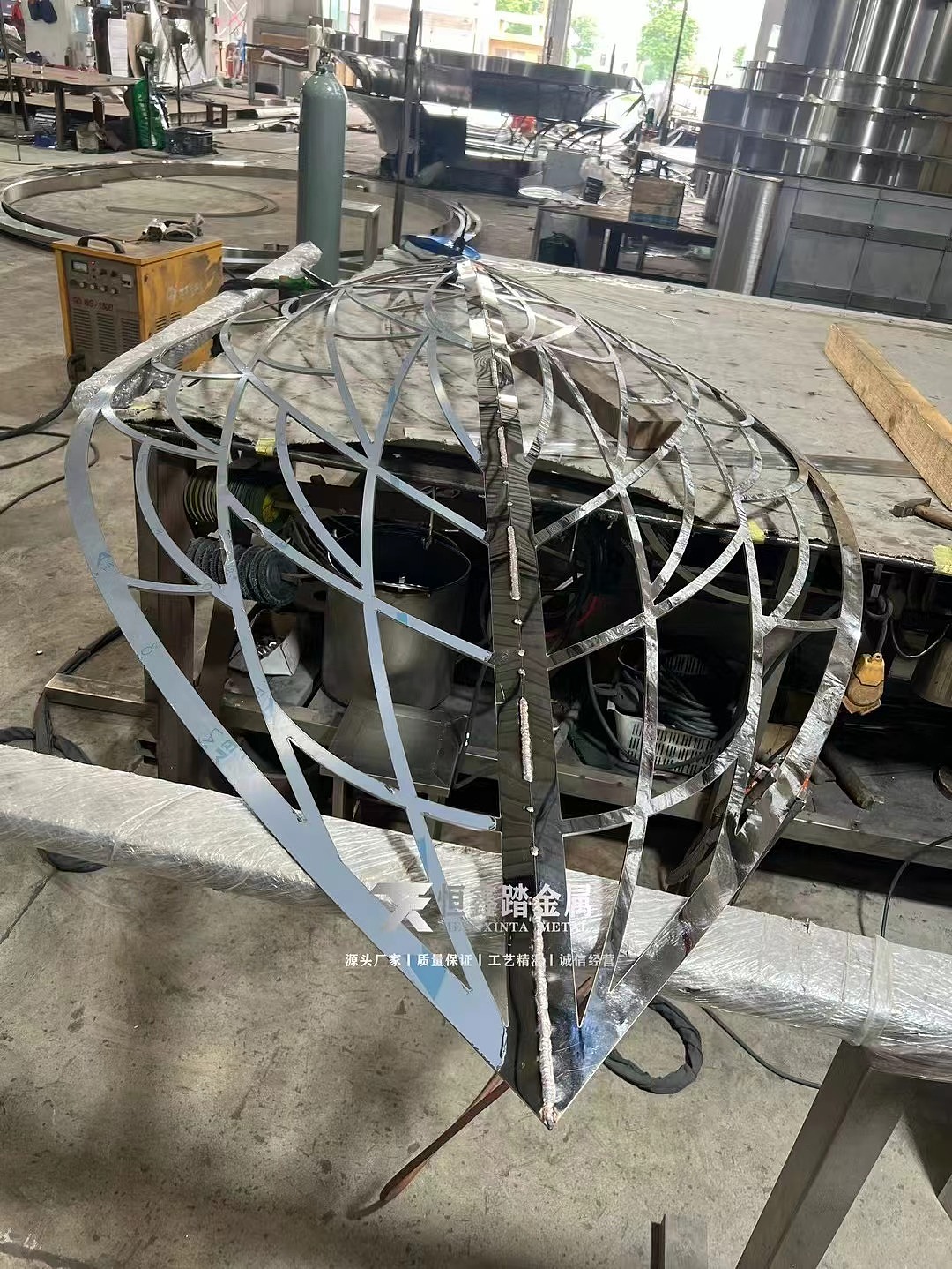 景观不锈钢镂空树叶雕塑 金属简易艺术风雕塑定制