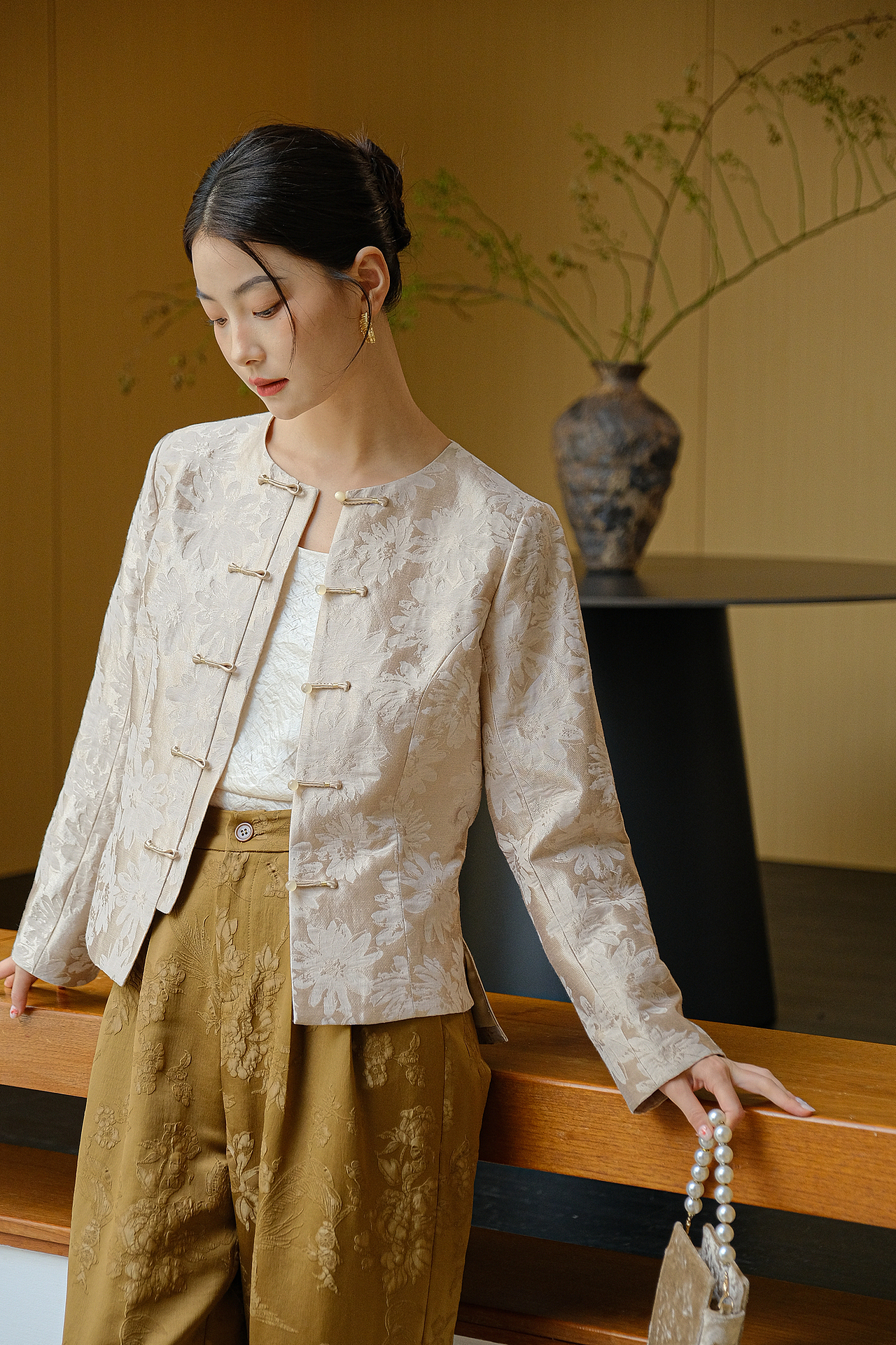 服装拍摄|山有色 2024秋季新中式服装拍摄（图ZMzc3MDgxODc2） - 人像摄影 - 站酷设计师小黑Ray_原创素材 - 站酷ZCOOL