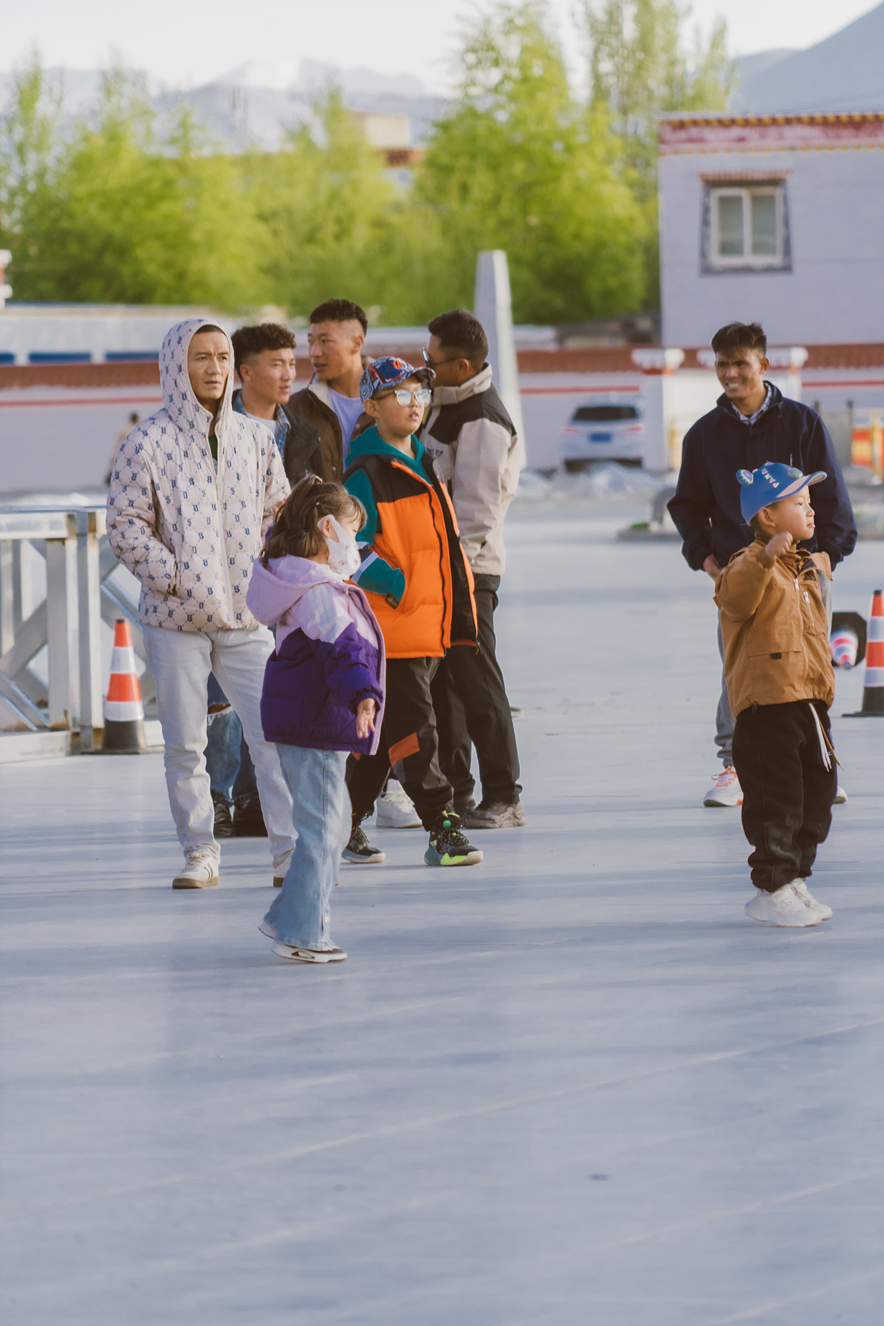 看一场锅庄舞。（图ZMzc3MDgzNjY0） - 传统/民族服饰 - 站酷设计师北山羊原创素材 - 站酷ZCOOL