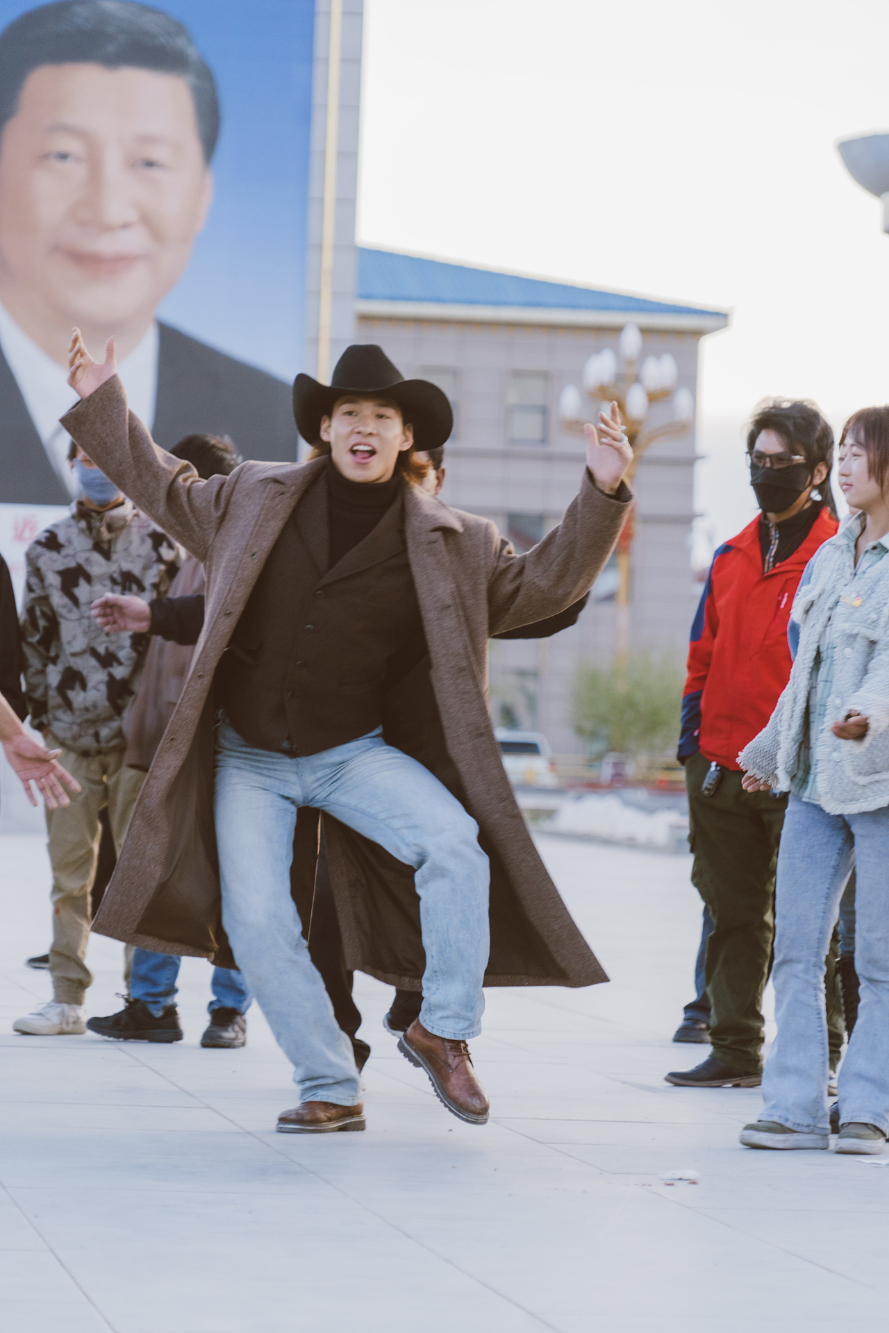 看一场锅庄舞。（图ZMzc3MDgzNzUy） - 传统/民族服饰 - 站酷设计师北山羊原创素材 - 站酷ZCOOL