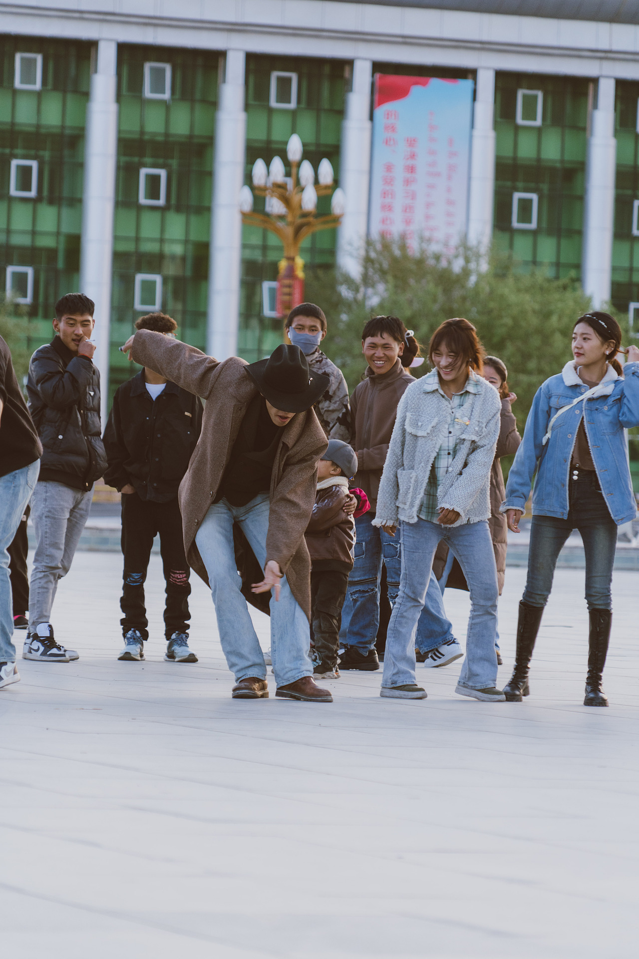 看一场锅庄舞。（图ZMzc3MDgzNzM2） - 传统/民族服饰 - 站酷设计师北山羊原创素材 - 站酷ZCOOL