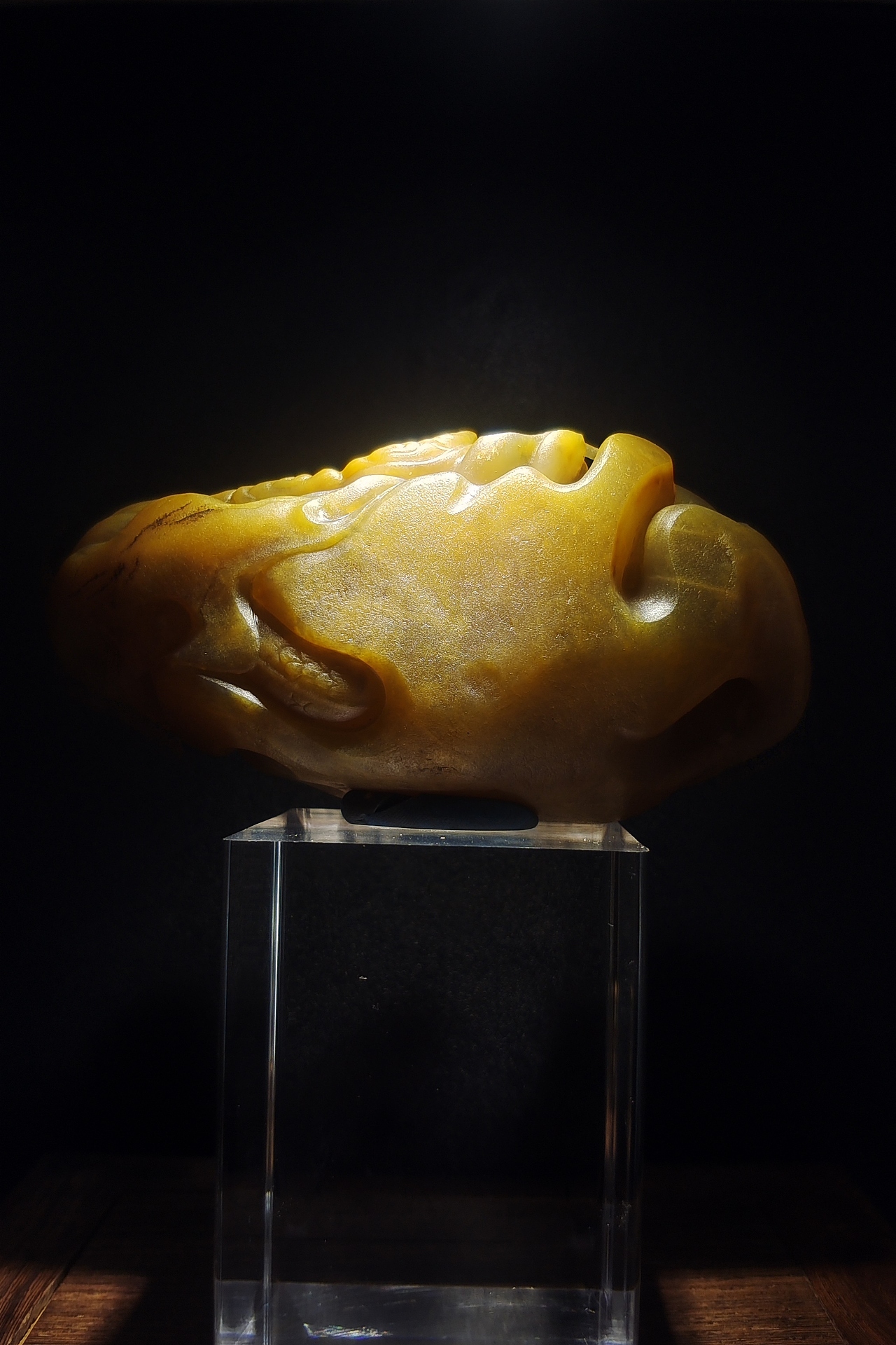 玉雕龙女新疆西域玉雕大师许像元作品金丝玉俏色冻料