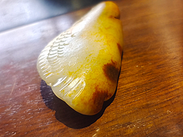 新疆和田玉紅皮籽料鷹玉雕大師許像元玉雕作品抓住機(jī)遇