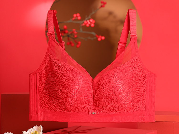 红色喜庆内衣产品静物拍摄