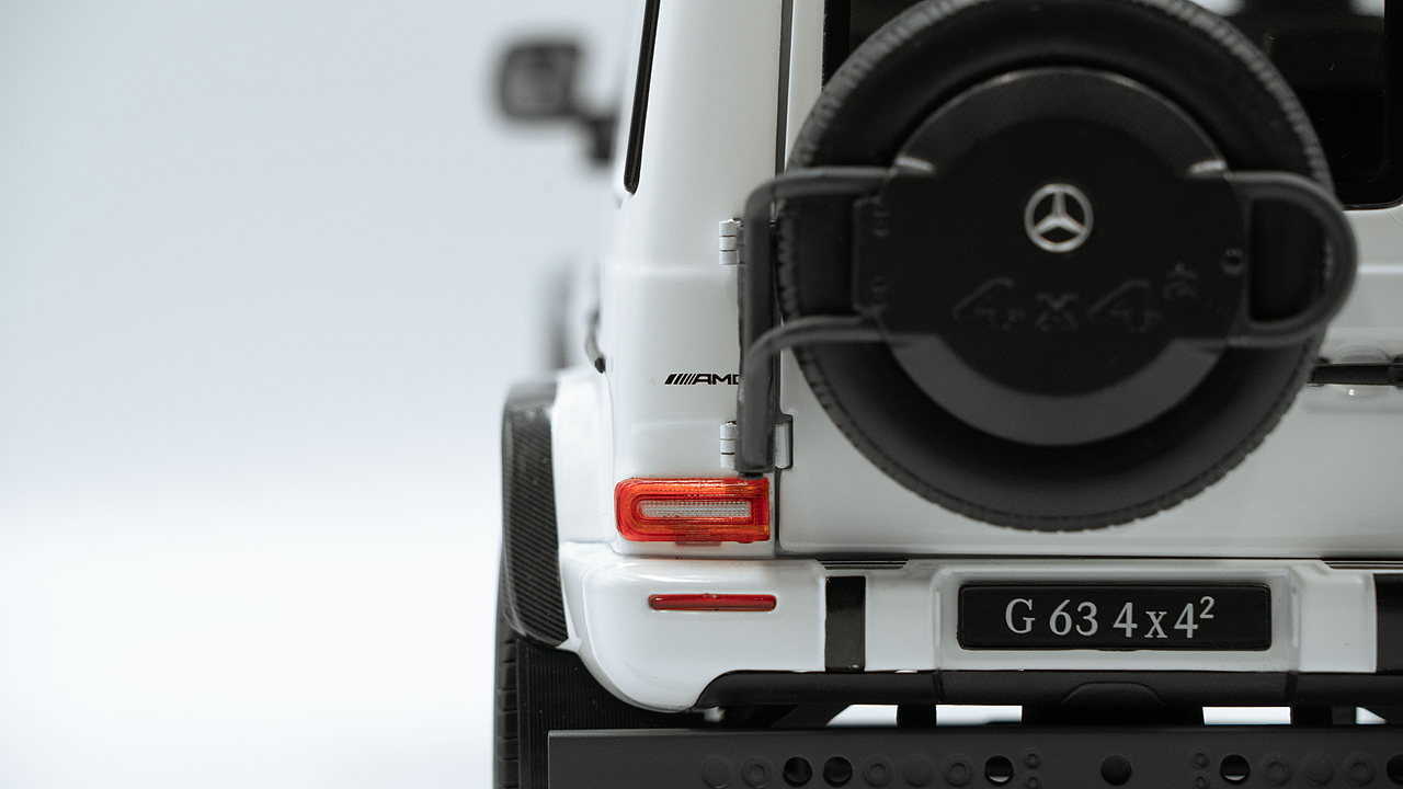 Mercedes-Benz G63 4×4² W464 1:18 iScale