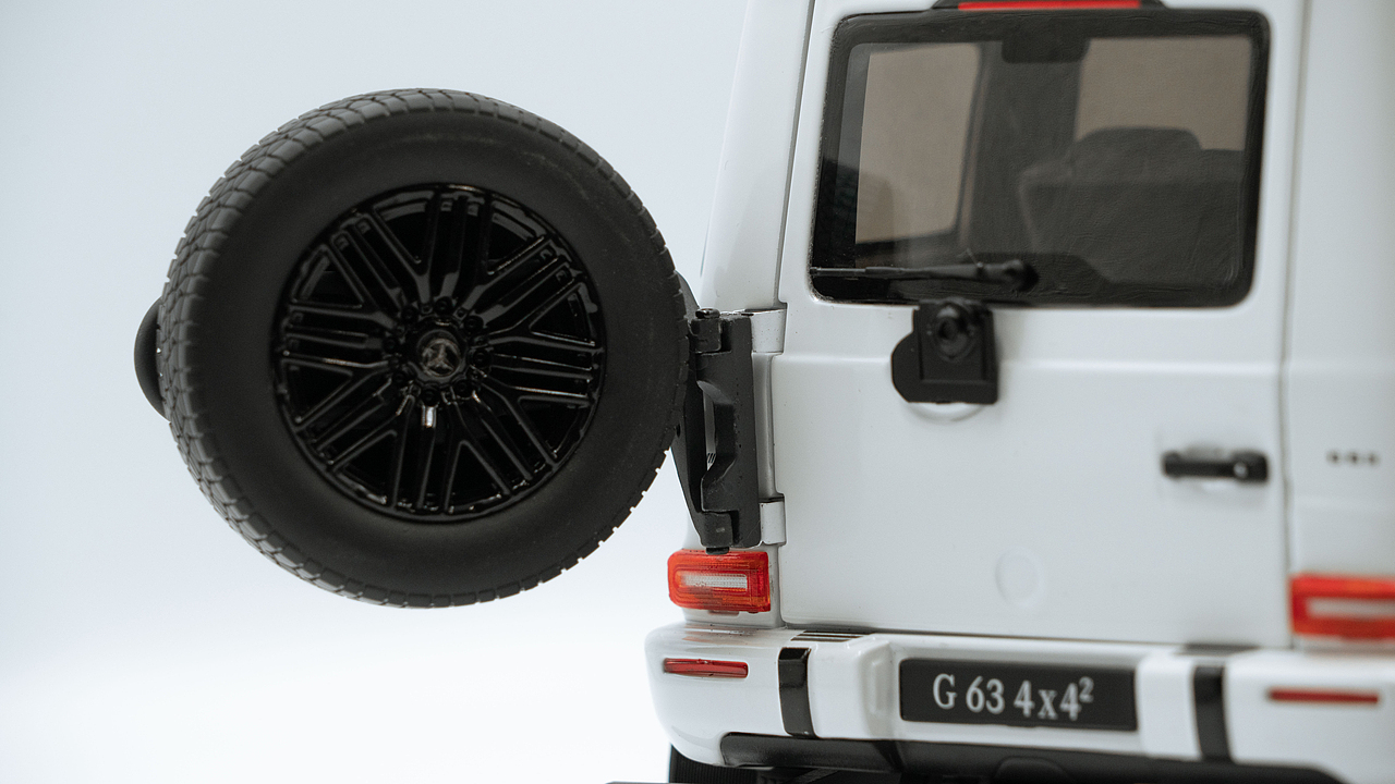 Mercedes-Benz G63 4×4² W464 1:18 iScale