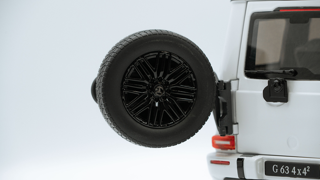 Mercedes-Benz G63 4×4² W464 1:18 iScale