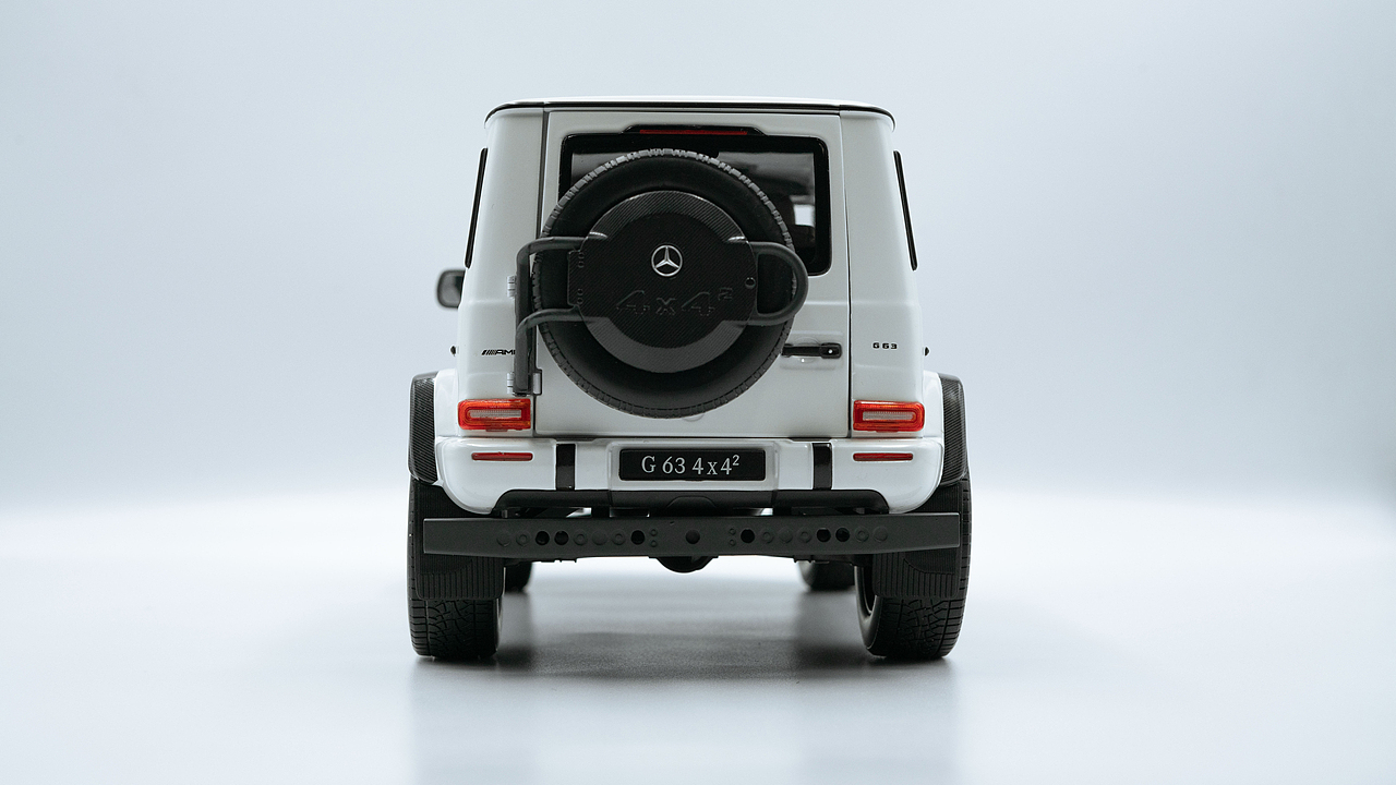 Mercedes-Benz G63 4×4² W464 1:18 iScale