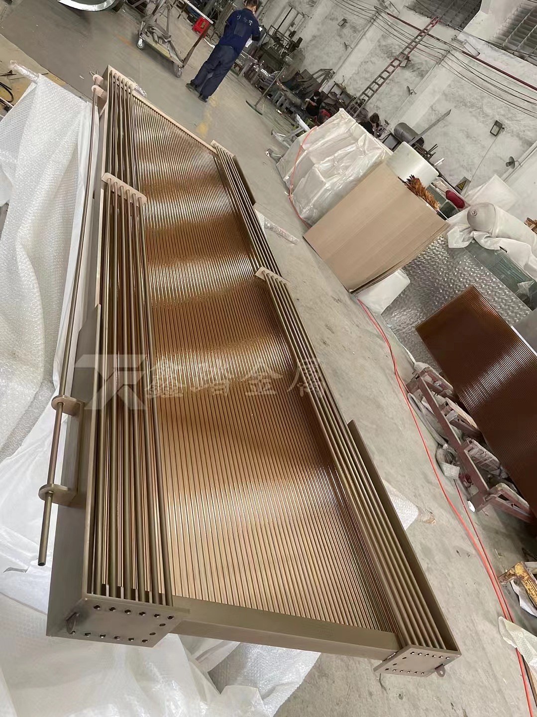 茶色长虹不锈钢玻璃屏风 新中式屏风定制（图ZMzc3NDE0ODY0） - 工艺品设计 - 站酷设计师w13927702320原创素材 - 站酷ZCOOL