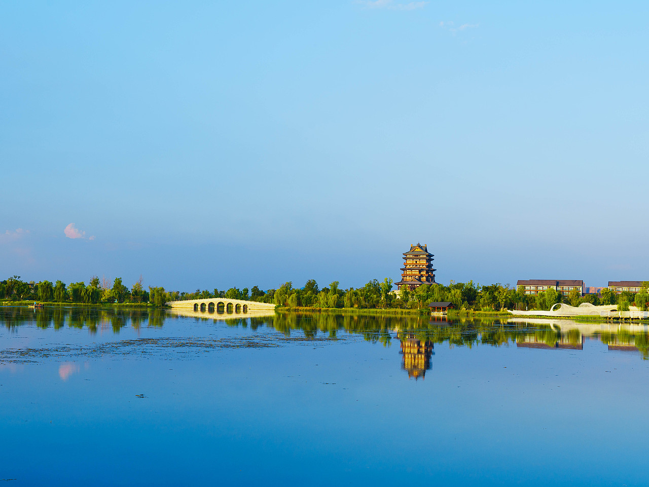 中秋昨夕,东安湖公园,夕阳如画。
