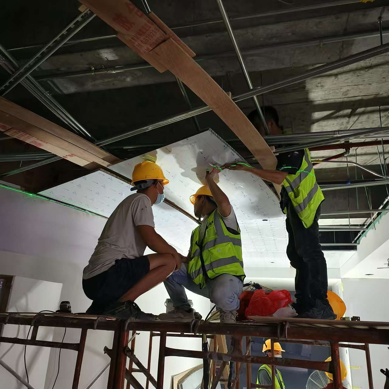 不锈钢蜂窝板吊顶安装