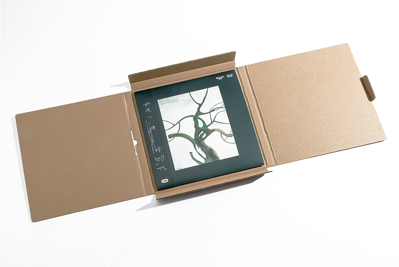 拥抱一棵树 Hugging a tree（图ZMzc3ODE5MDIw） - 书籍/画册 - 站酷设计师小红书REDesign原创素材 - 站酷ZCOOL