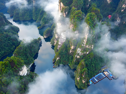 璀璨的明珠—宝峰湖景区