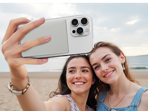 磁吸有線充電寶亞馬遜A+主圖（個人主頁-ZNzA0ODQxMDQ=） - 其他工業(yè)/產(chǎn)品 - 站酷設(shè)計師Yolanda羅原創(chuàng)素材 - 站酷ZCOOL