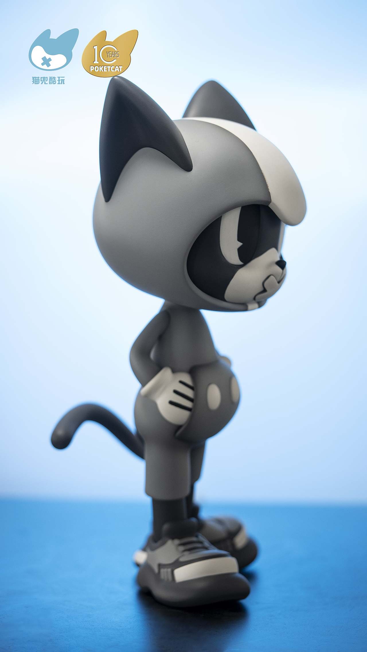 POKETCAT 猫小兜 10周年纪念 - 潮玩猫小兜 经典灰白款（图ZMzc3ODkyODIw） - 手办/模玩 - 站酷设计师猫小兜动漫影视原创素材 - 站酷ZCOOL