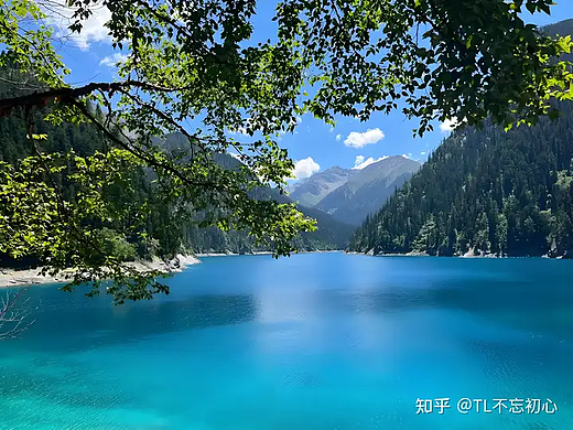 宛如童话世界般的地方—九寨沟