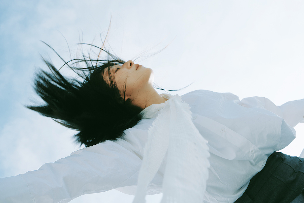 夏日空调吹出的是秋天的风（图ZMzc4MTcyOTAw） - 人像摄影 - 站酷设计师槐夏廿七原创素材 - 站酷ZCOOL