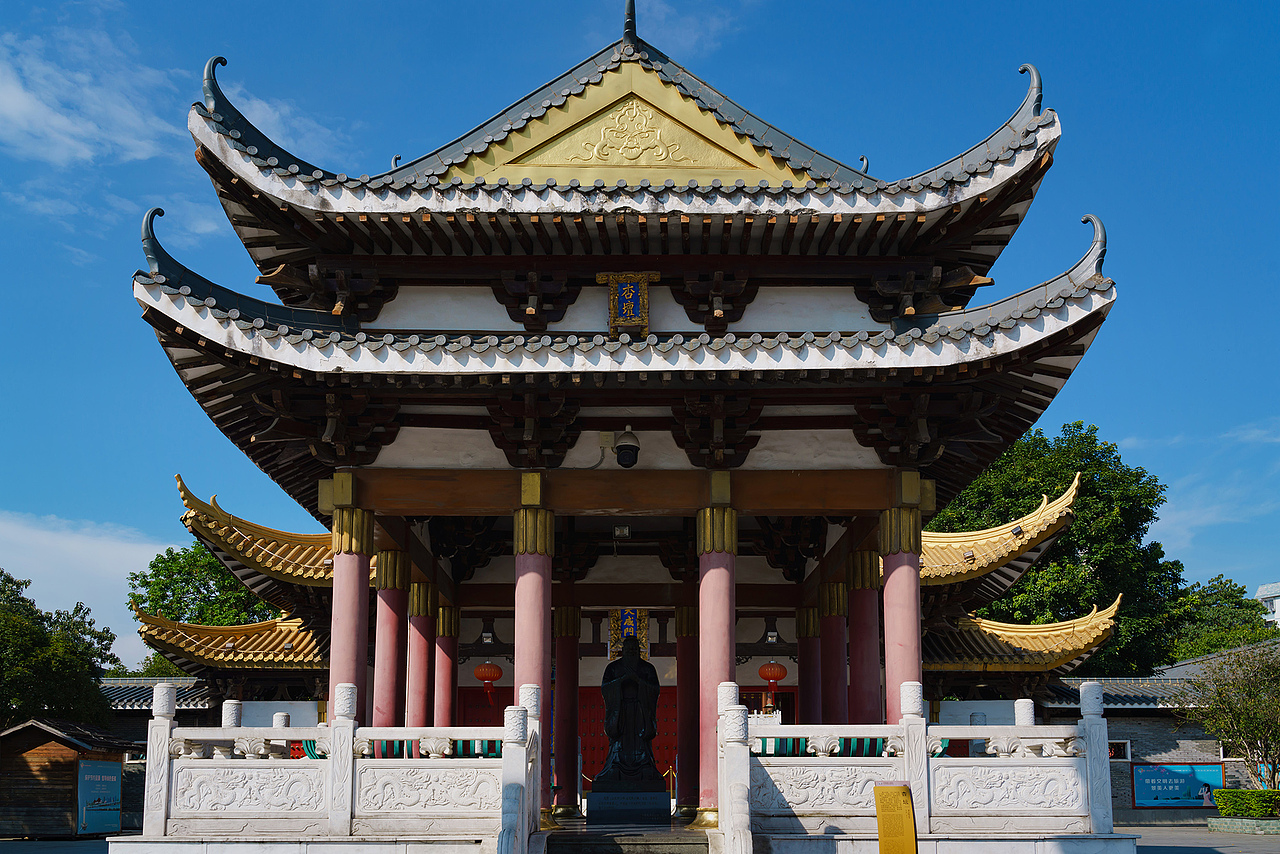 柳州文庙  亦称孔庙 是祭祀孔子的地方