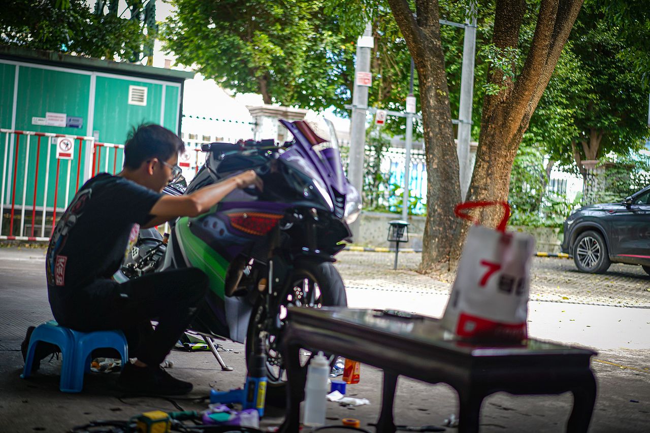 初号机EVA-01-飞鹰R25机车版画涂装定制实拍