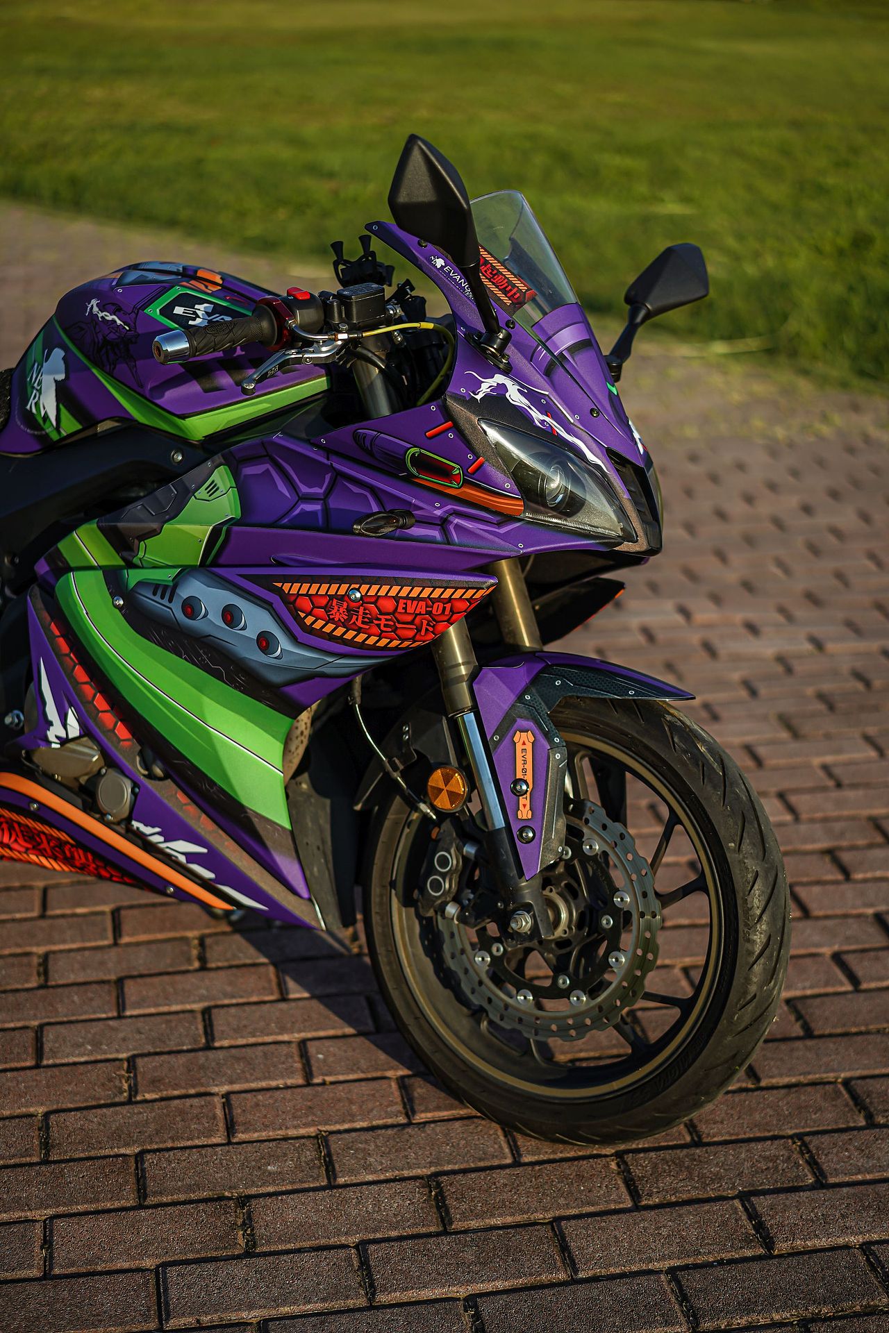 初号机EVA-01-飞鹰R25机车版画涂装定制实拍