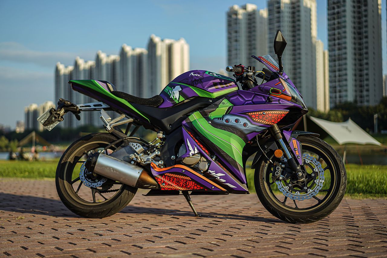 初号机EVA-01-飞鹰R25机车版画涂装定制实拍