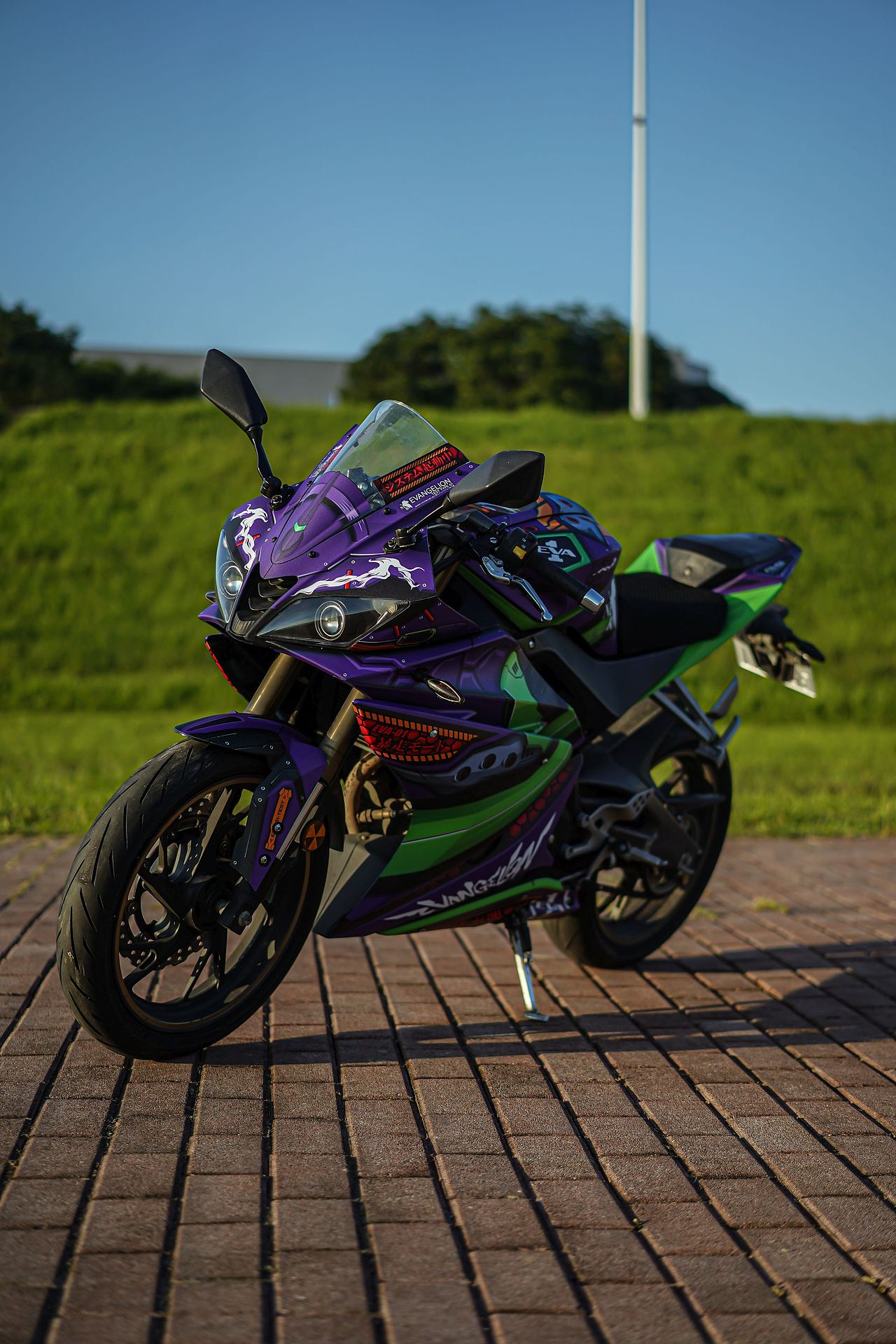 初号机EVA-01-飞鹰R25机车版画涂装定制实拍