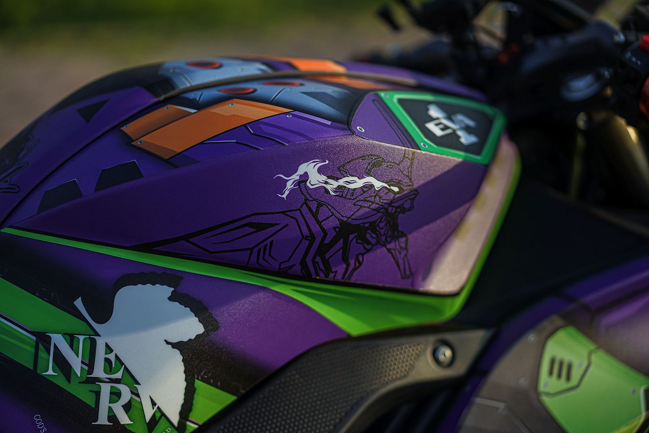 初号机EVA-01-飞鹰R25机车版画涂装定制实拍