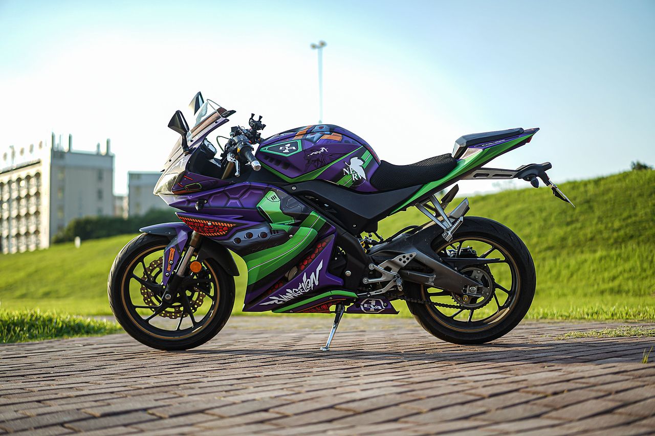 初号机EVA-01-飞鹰R25机车版画涂装定制实拍