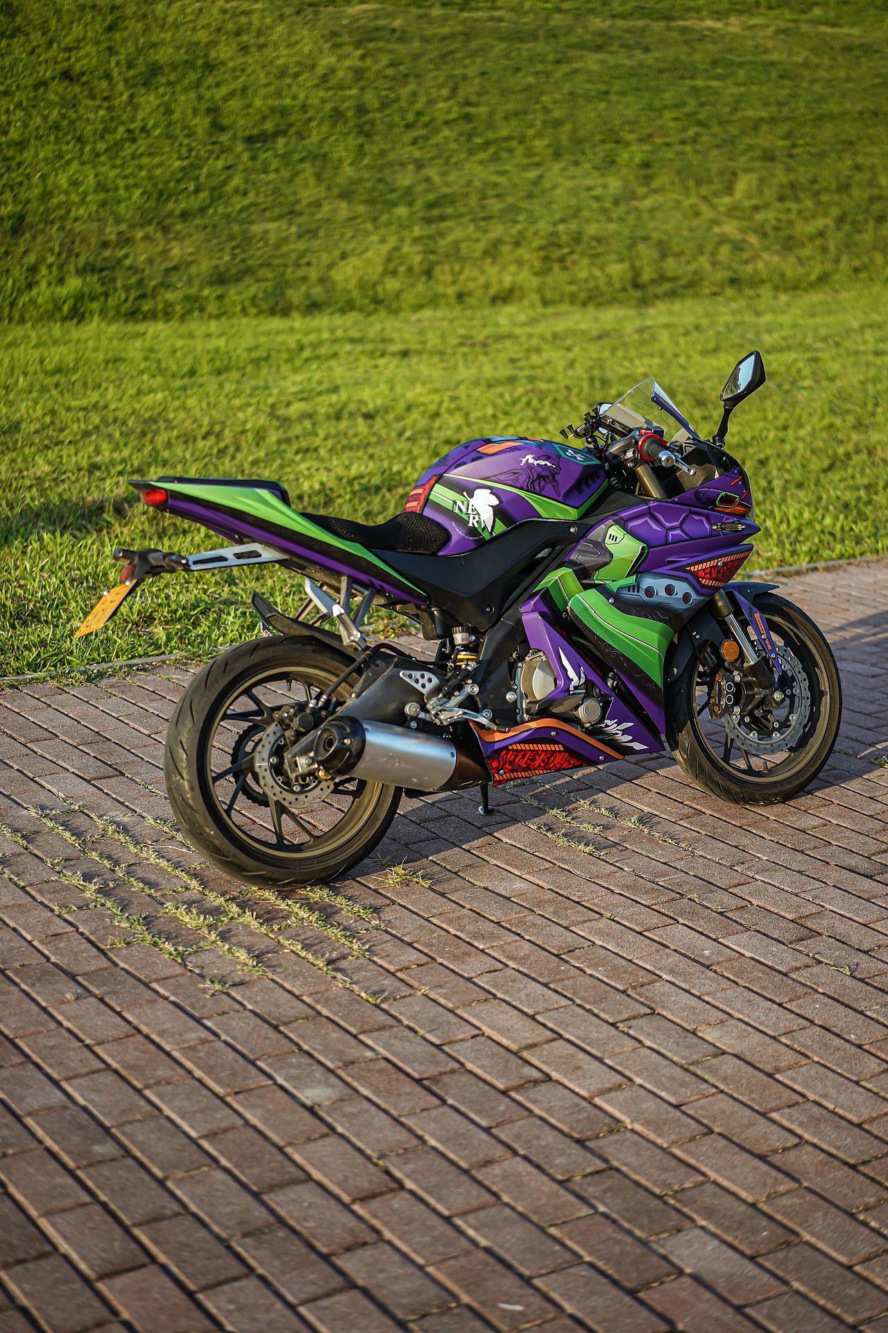 初号机EVA-01-飞鹰R25机车版画涂装定制实拍