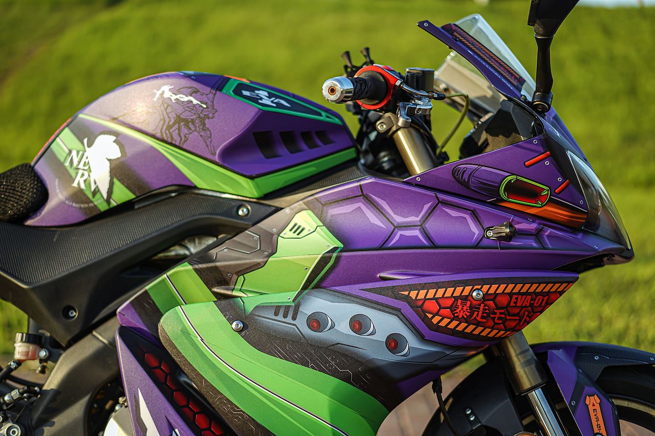 初号机EVA-01-飞鹰R25机车版画涂装定制实拍