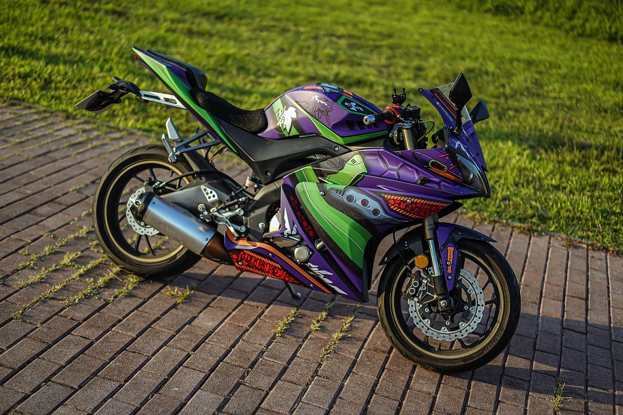 初号机EVA-01-飞鹰R25机车版画涂装定制实拍