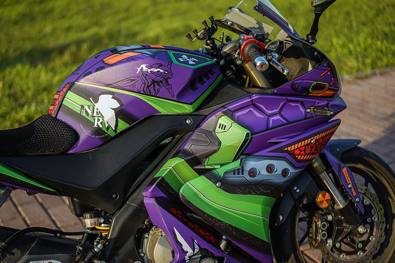 初号机EVA-01-飞鹰R25机车版画涂装定制实拍