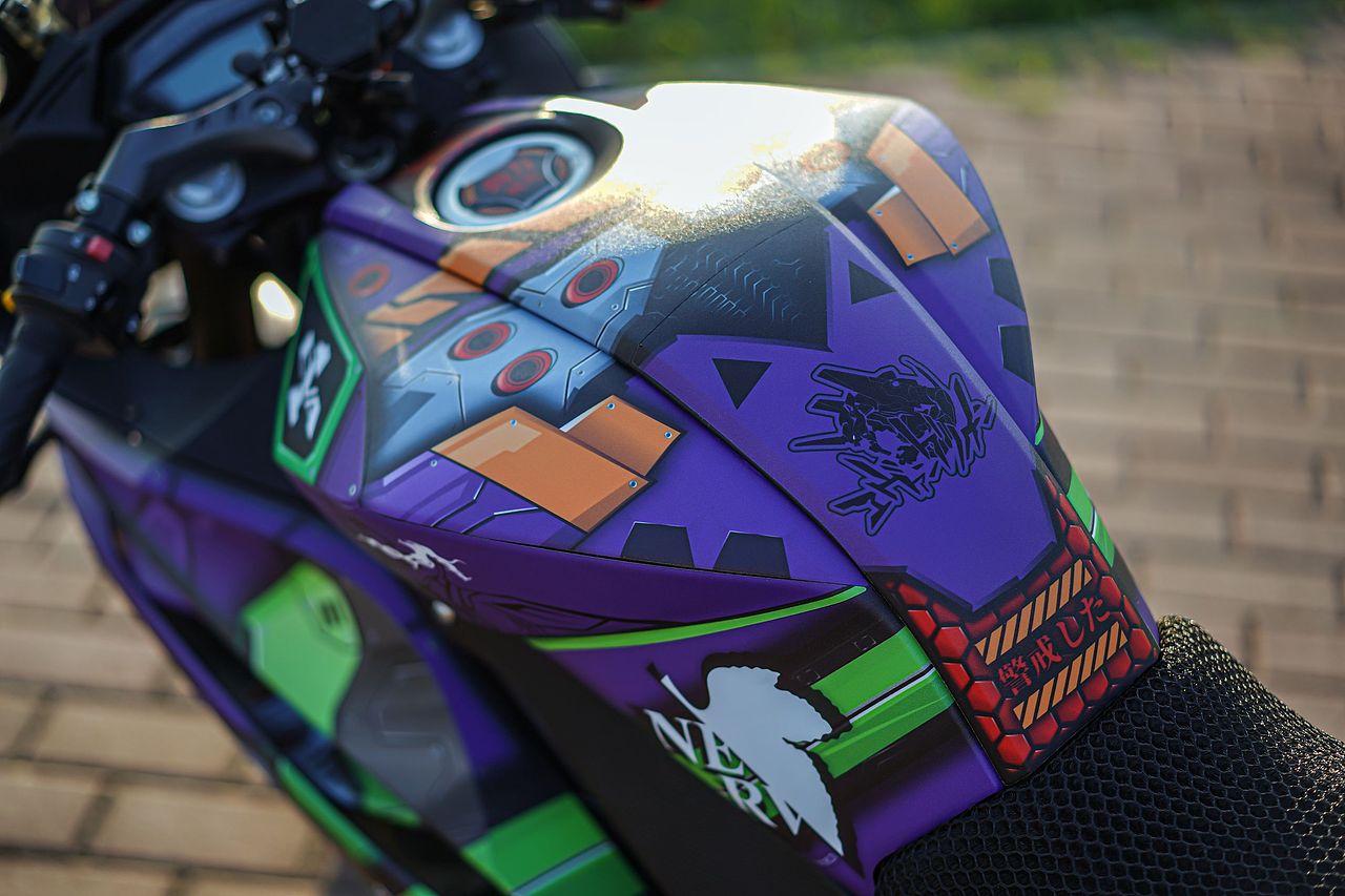 初号机EVA-01-飞鹰R25机车版画涂装定制实拍