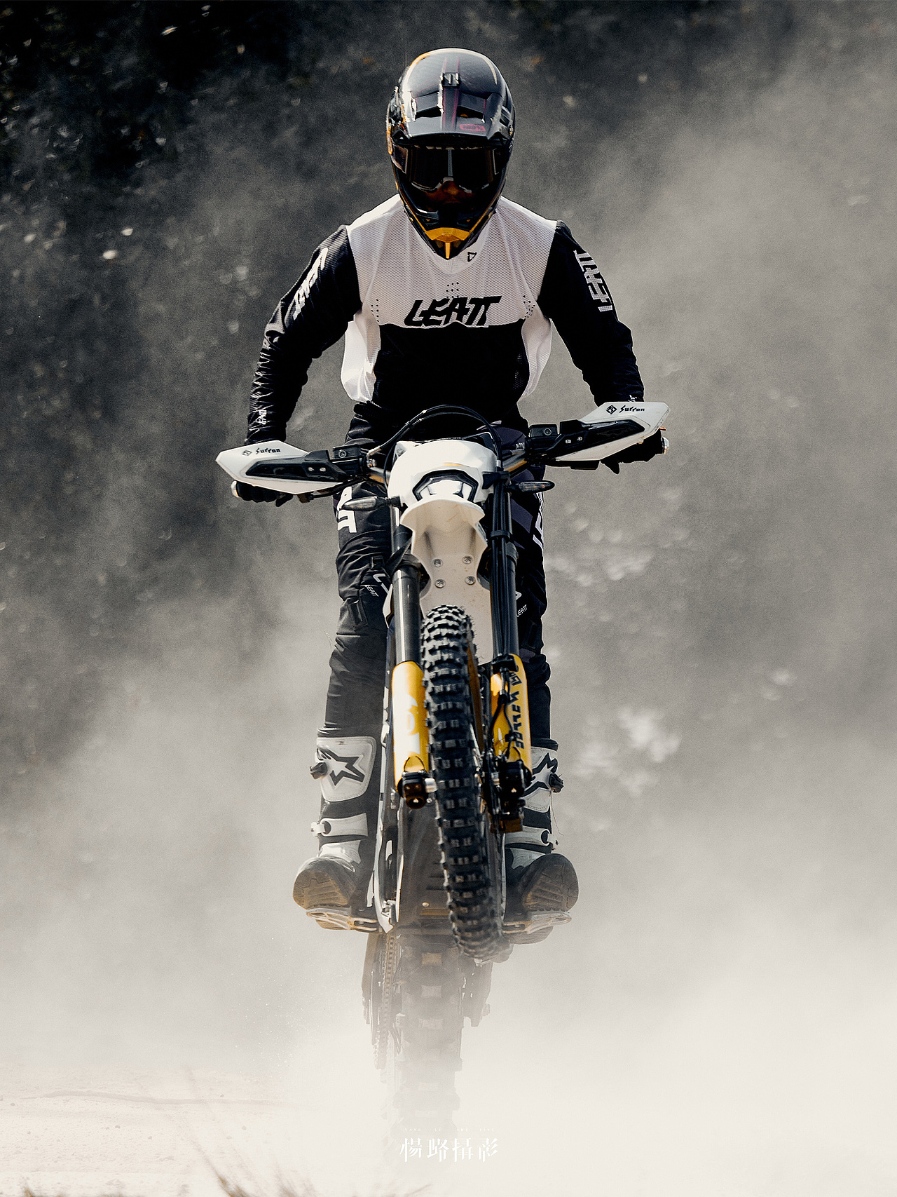 山河冷漠，极蜂炙热（图ZMzc4MzE0OTIw） - 时尚/艺术摄影 - 站酷设计师杨璐摄影原创素材 - 站酷ZCOOL